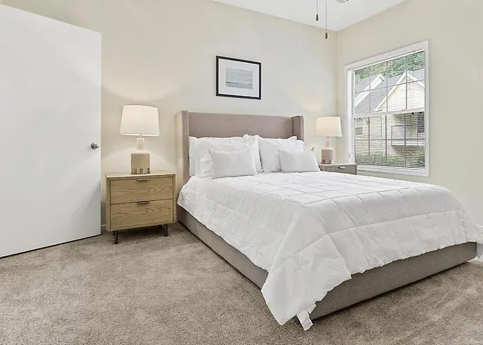 Landing Modern With Amazing Amenities Apartment Winston-Salem