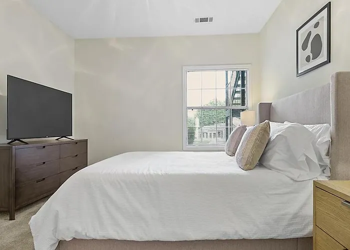 Landing Modern With Amazing Amenities Apartment